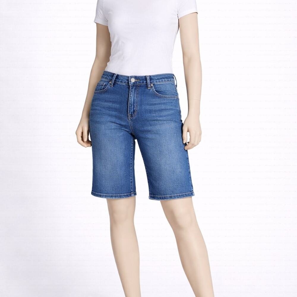 Levi’s Women’s Blue Denim Shorts y2k styleMid Rise 10/7 Classic Summer w31